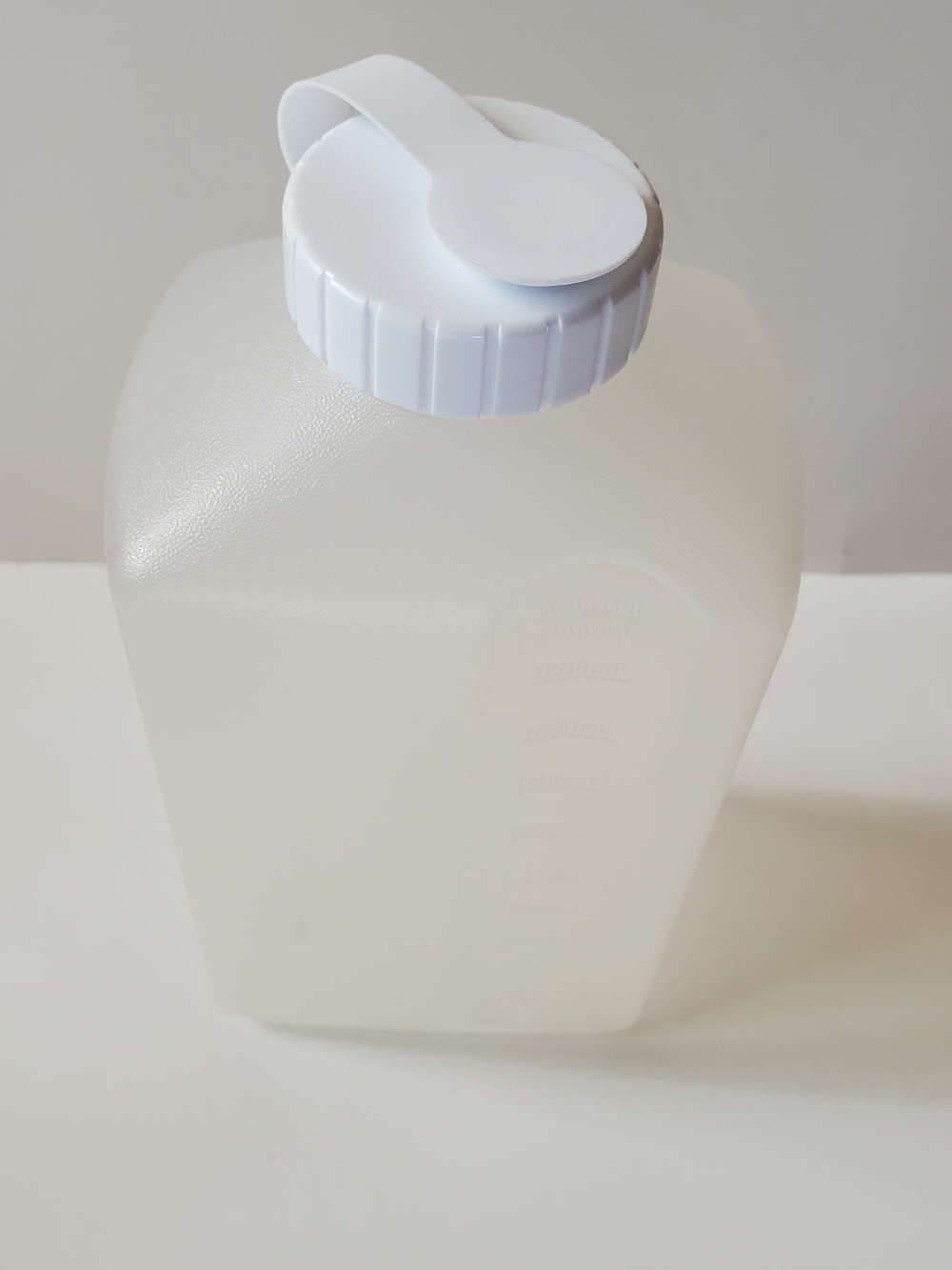 Vintage Rubbermaid 2 Quart 64 ORubbermaid White Plastic Water Jug with Carry Cap